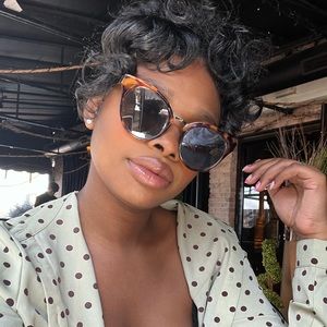 Meet your Posher, Emiline